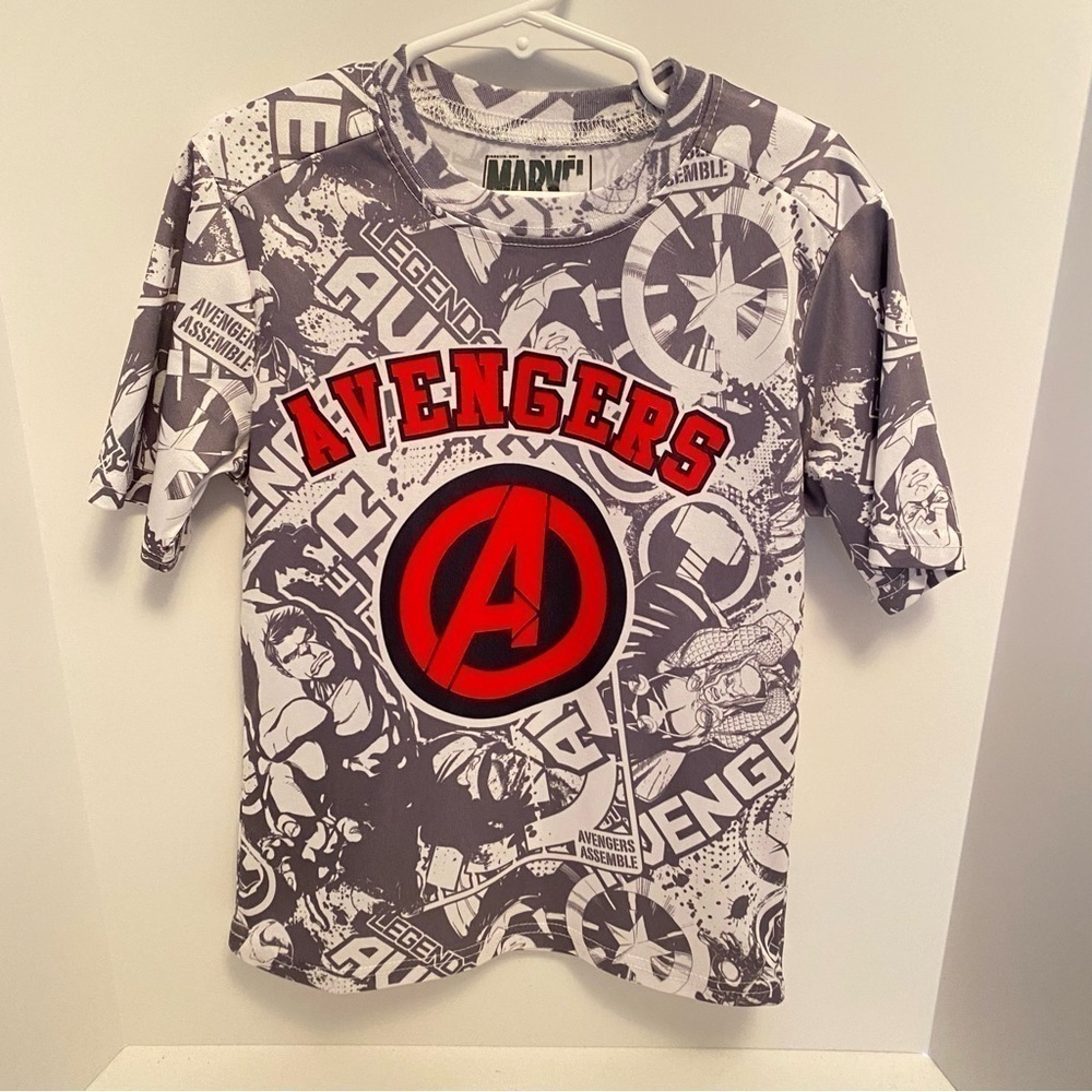 MARVEL Boy's Short Sleeve Avengers T-Shirt Size Small (6/7)
